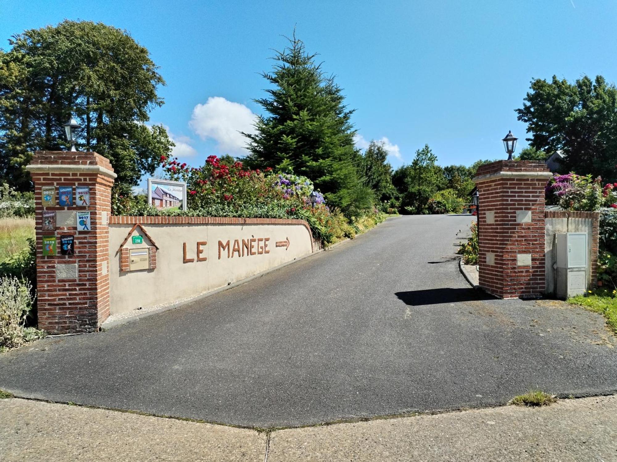 Отель Le Manege Gite L'Eglise Sainte-Marie-au-Bosc Экстерьер фото